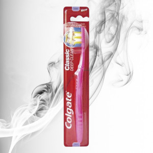 Colgate Periuta de Dinti Classic Deep Clean Medium  